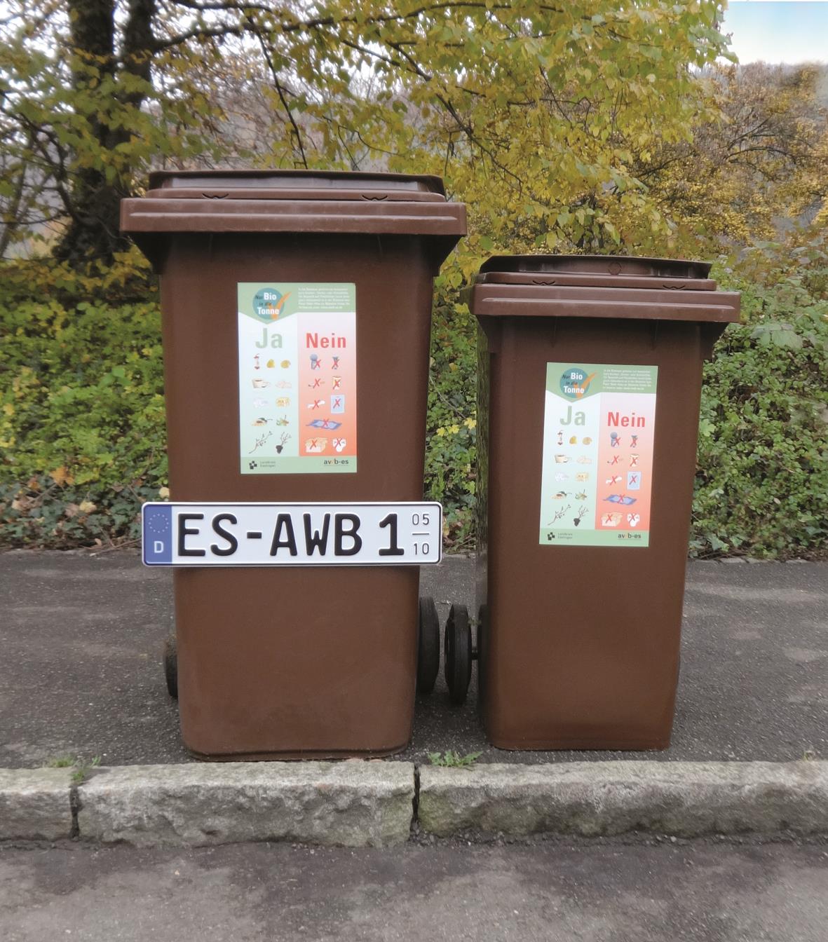 Foto von zwei Mülltonnen